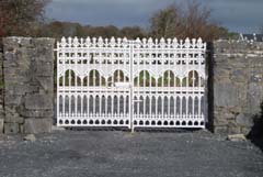 Ireland_House_Gate.jpg